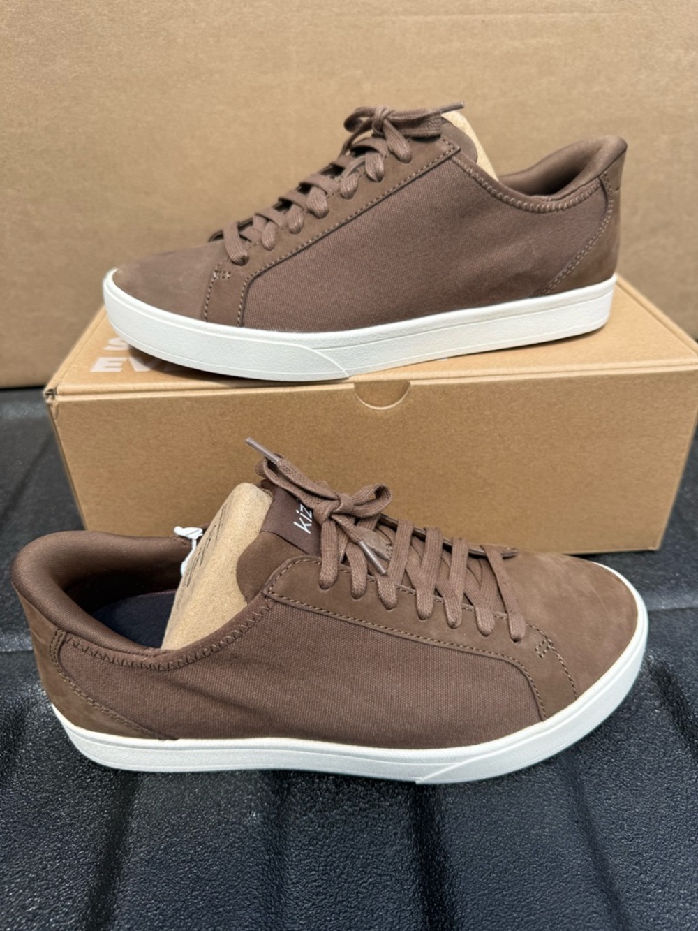 Kizik Low-Top Casual Sneakers new